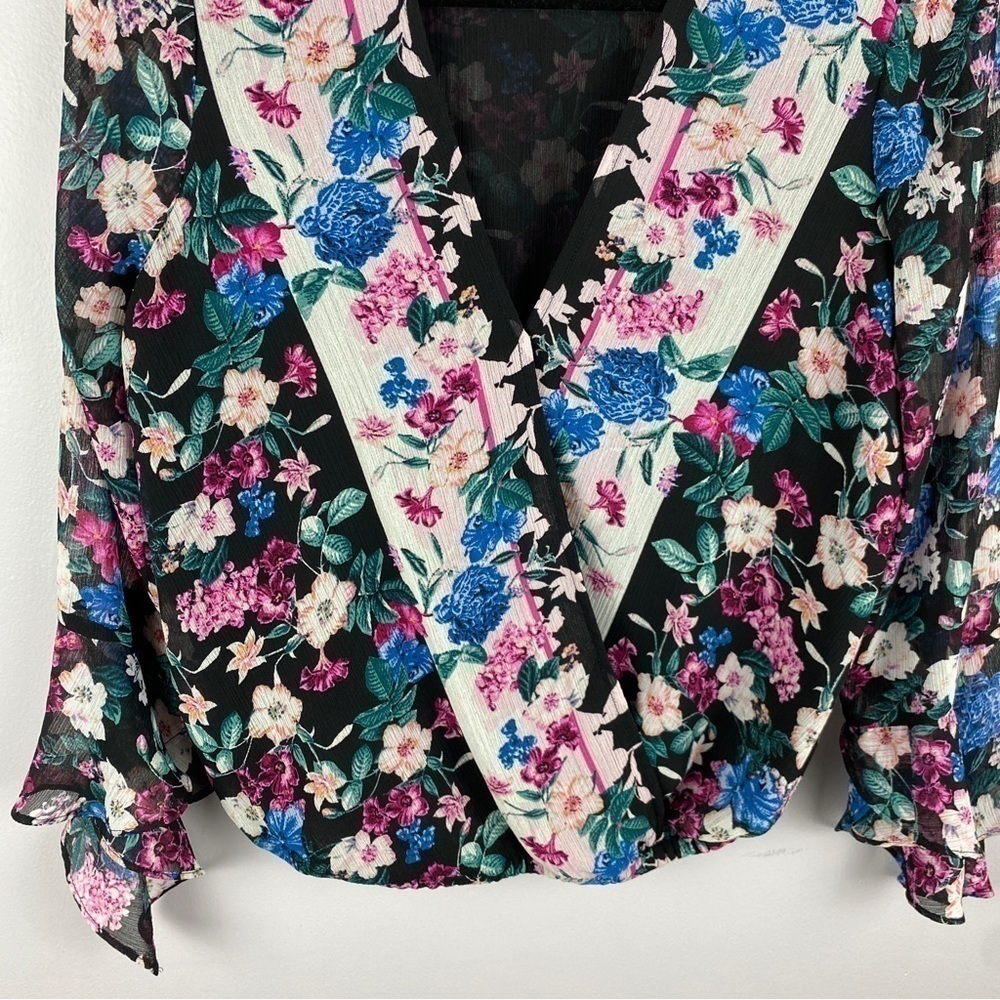 ✨3/$20✨ Guess Los Angeles Floral Faux Wrap Blouse Small Sheer Bell Sleeve Top - Picture 6 of 14